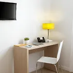 Hotel apartamentowy Adagio Access Paris 3*