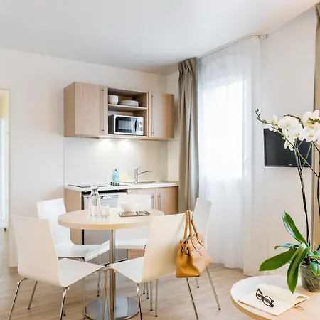 Hotel apartamentowy Adagio Access Paris Clichy